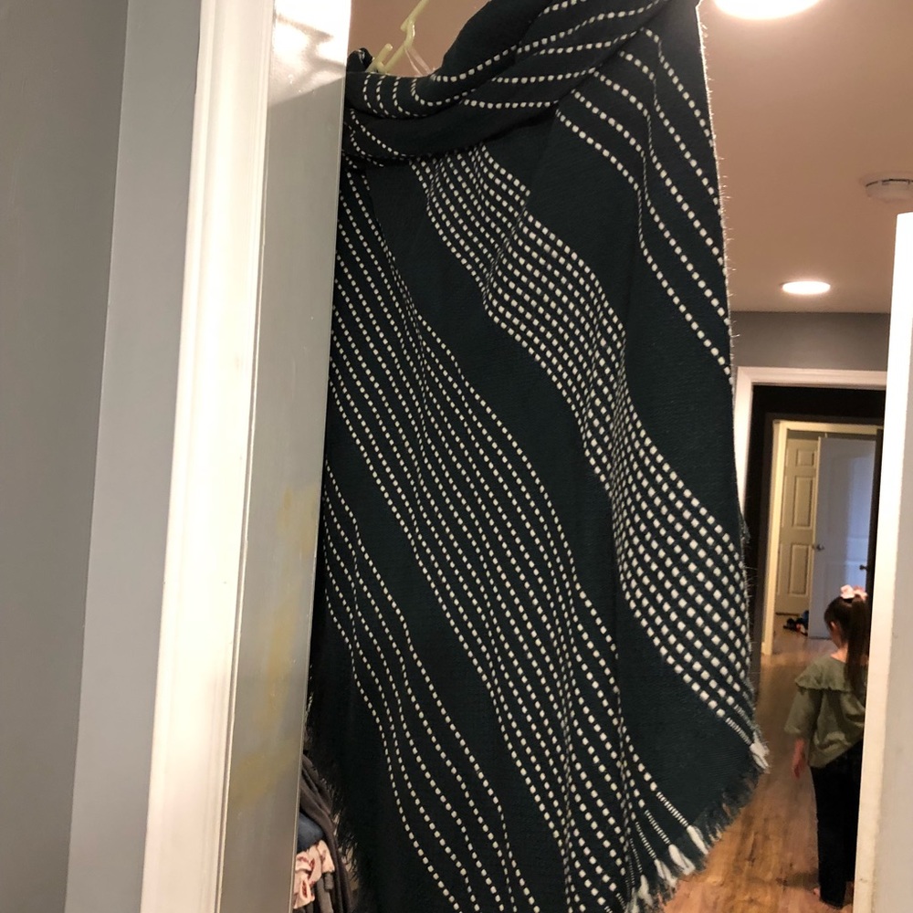 Poncho - Picture 3 of 3